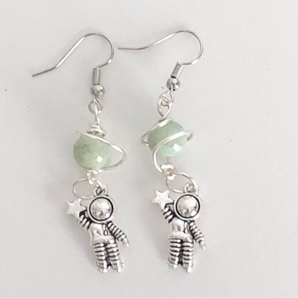 New Hand Wrapped Wire Silver Mint Green Planet Astronaut Star Space Earrings - Picture 11 of 14